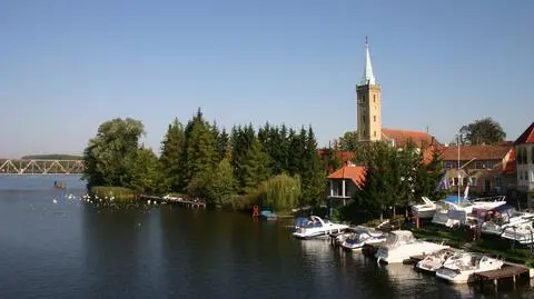 Mikołajki: więcej miejsc niż mieszkańców. "Po sezonie, jak pod dżumie"