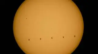 Tranzyt ISS na tle tarczy Słońca