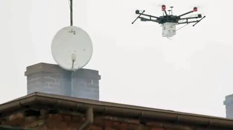Dron, który "wącha" kominy. Walka ze smogiem trwa