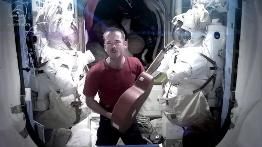 Chris Hadfield o pięknie kosmosu (TVN24)