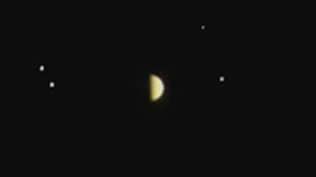 Juno wchodzi na orbitę Jowisza