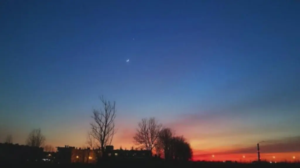 Koniunkcja Księżyca i Wenus
