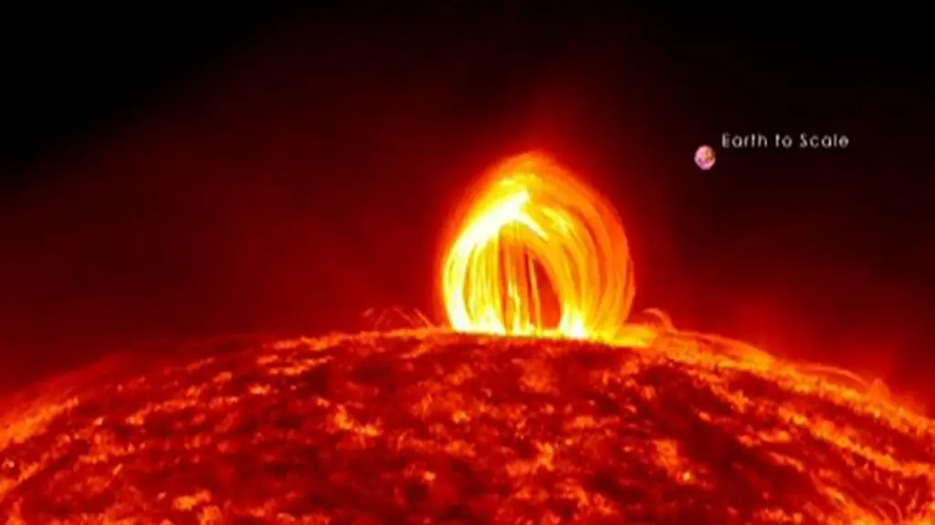 Koronalny deszcz na Słońcu (NASA/Music: "Thunderbolt" by Lars Leonhard, courtesy of artist)