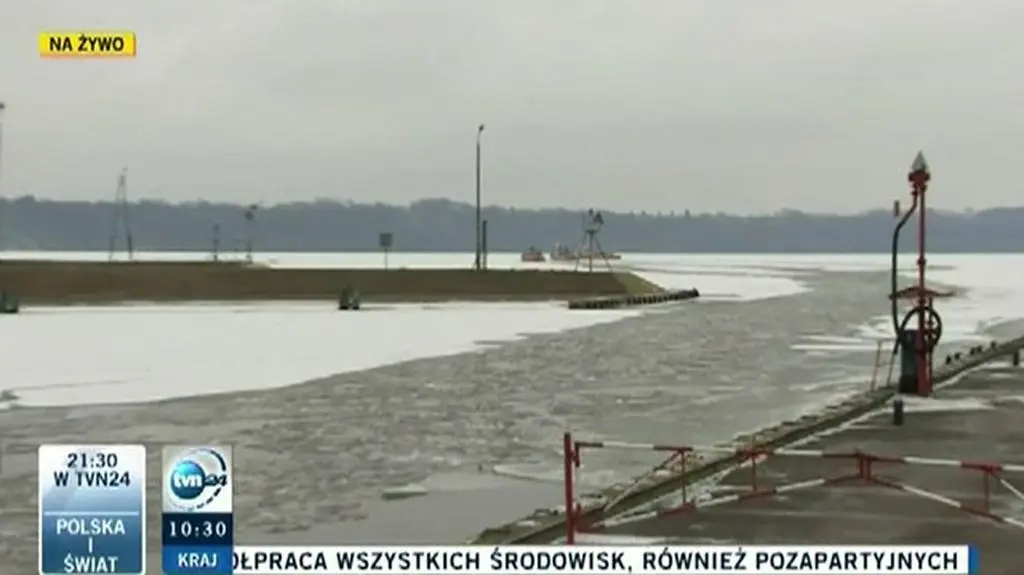 Lodołamacze ruszyły na Wisłę (TVN24)