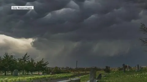 Mammatusy nad cmentarzem