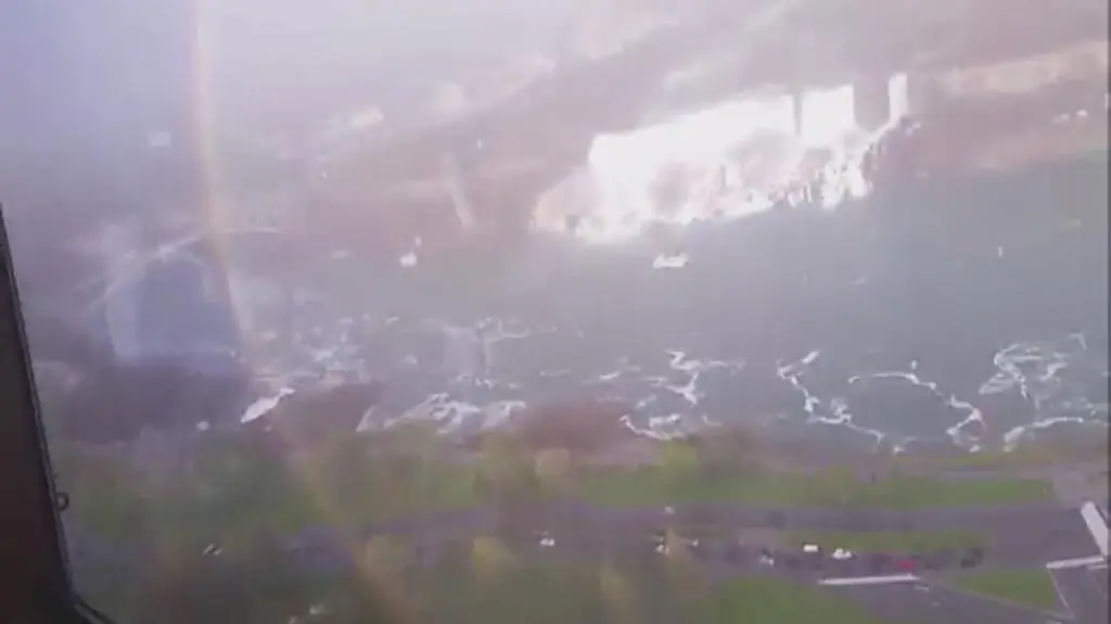 Okrągła tęcza nad wodospadem Niagara