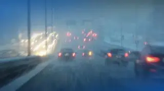 Pierwsze tej zimy opady śniegu w niemal całej Polsce ["Fakty" TVN]