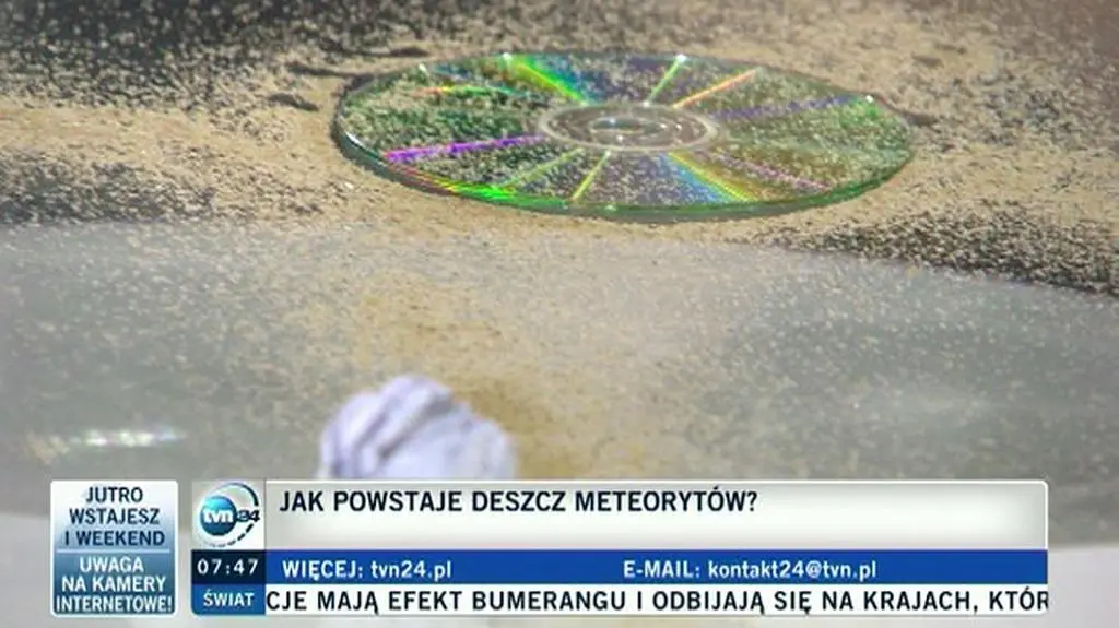 Skąd się biorą "spadające gwiazdy"? Tomasz Rożek o deszczu meteorów