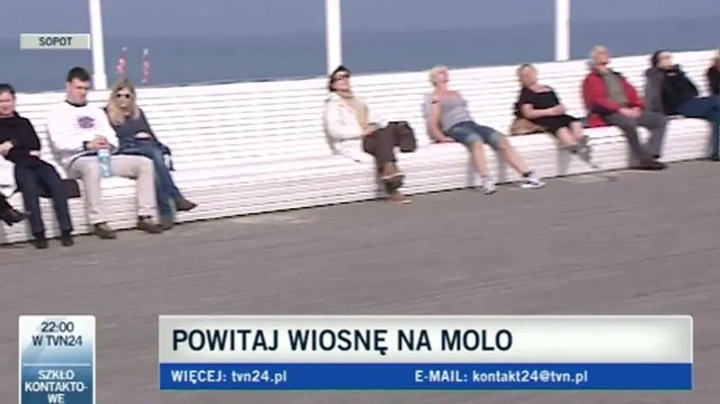 Sopockie molo zapełnili spacerowicze (TVN24)