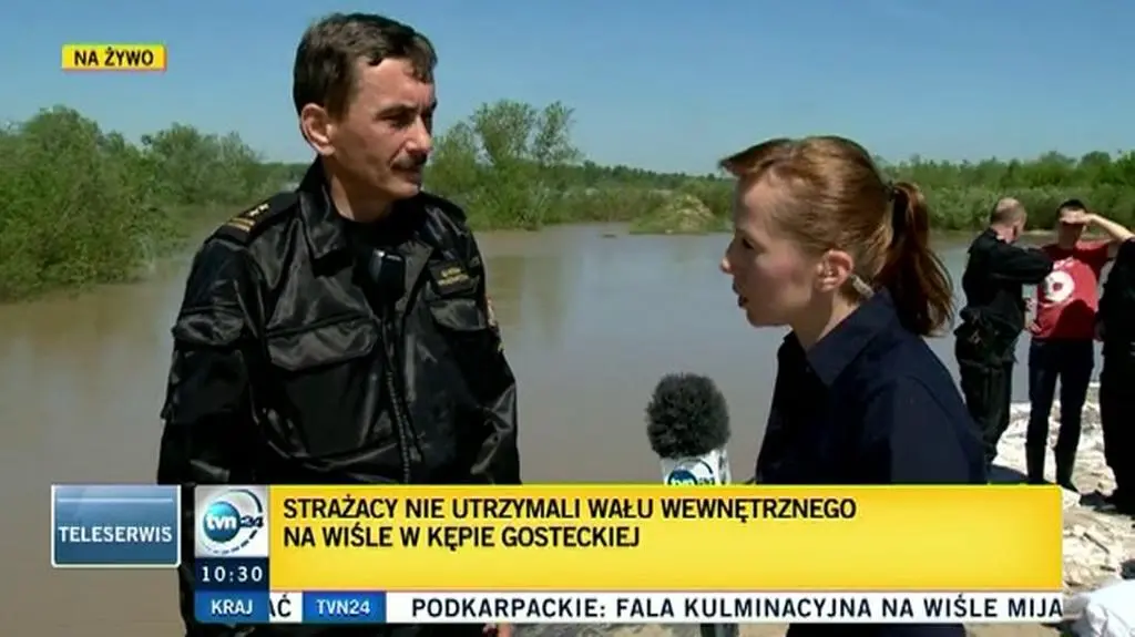 Strażacy nie utrzymali wału wewnętrznego na Wiśle w Kępie Gosteckiej