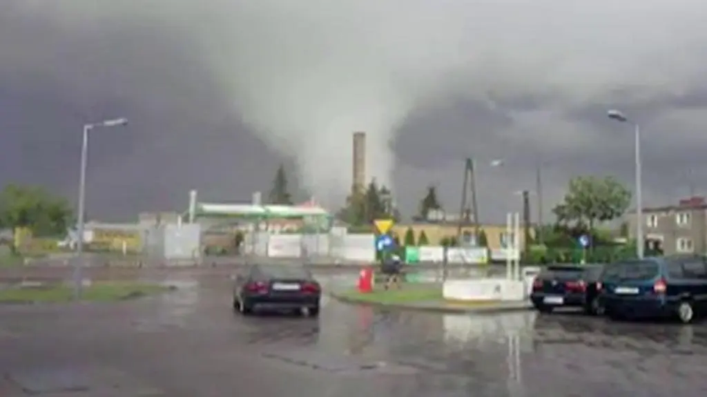 Trąba powietrzna koło Sztumu, sierpień 2012 (Marcin/Kontakt24)