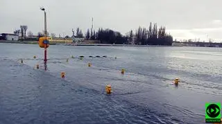 Wielkie fale, silny wiatr, zalane plaże i woda na ulicach. Wasze relacje