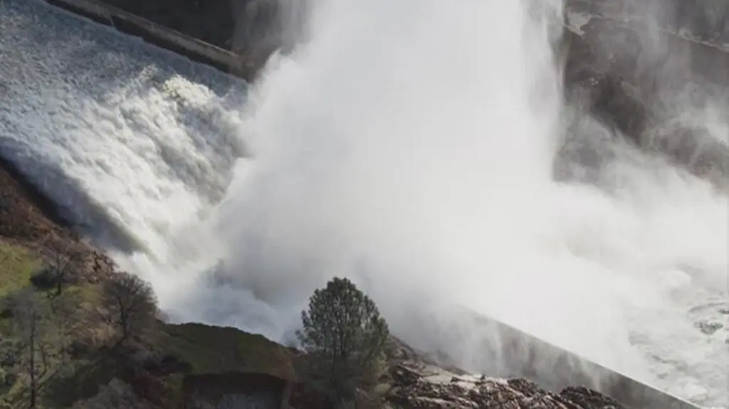Zniszczona tama w Oroville
