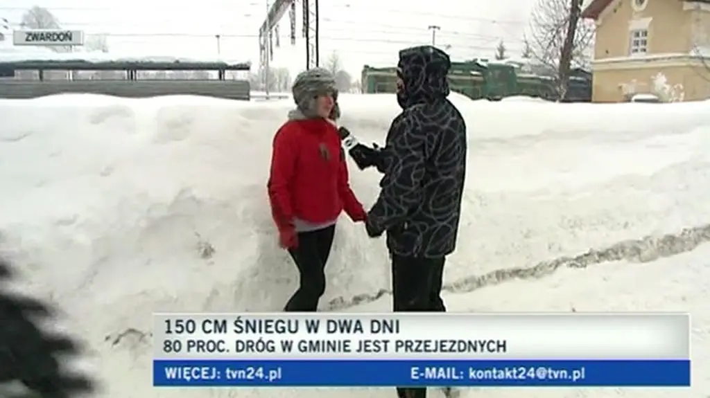 Zwardonianie dawno nie widzieli tyle śniegu (TVN24)