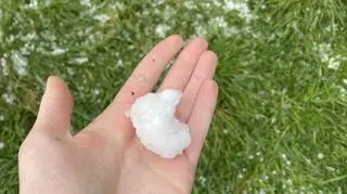 Gigantyczny grad i wał szkwałowy w Tarnowie