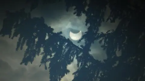 "Spektakl na niebie", "niesamowite i piękne". Wasze zdjęcia zaćmienia Słońca