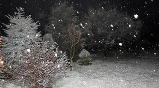 Obficie pada pierwszy śnieg