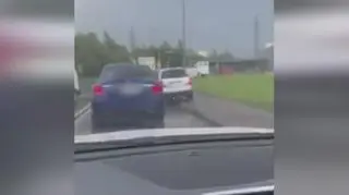 Trudne warunki na drogach po opadach w województwie śląskim