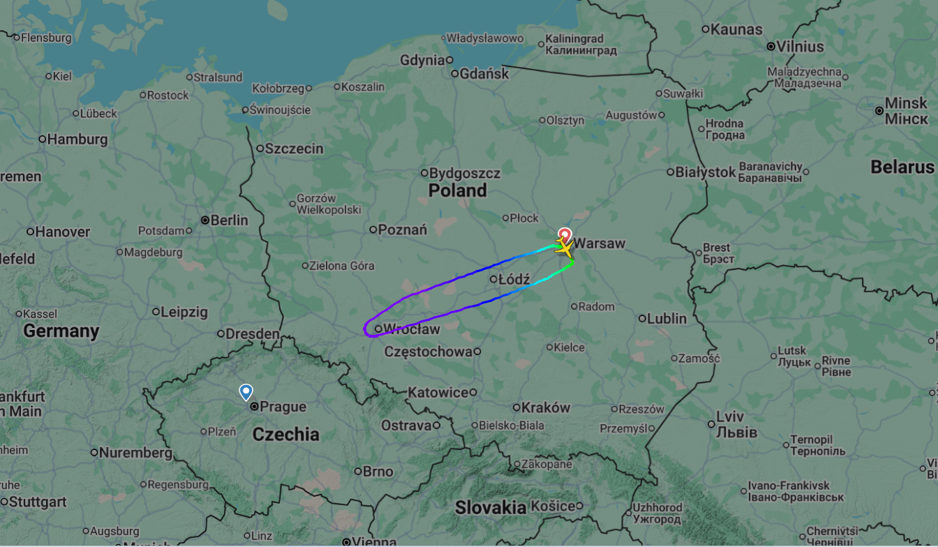 Zapis rejsu LO523 z Warszawy do Pragi