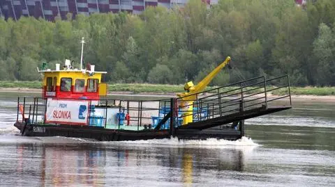 Załogi promów włączą syreny i odpalą flary w godzinę "W"