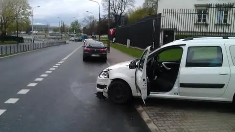 Dacia wjechała w latarnię