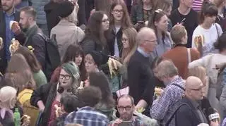 Protest przez Muzuem Narodowym (wideo bez dźwięku)