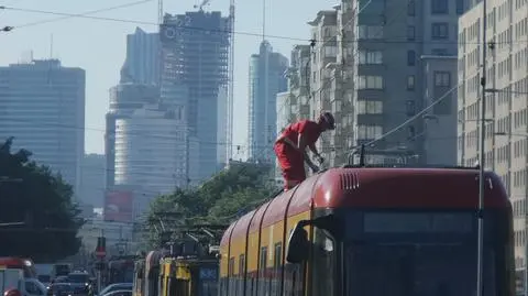 Stanęły tramwaje w al. Jana Pawła II. "Przez uszkodzony pantograf"