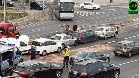 Karambol na Wisłostradzie. Sześć aut rozbitych, jedna osoba ranna