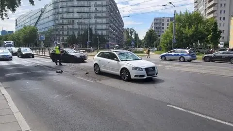 Kierowca potrącił kobietę na Obozowej. "Na oznakowanym przejściu dla pieszych"