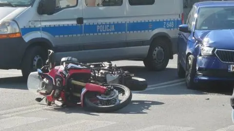 Wypadek w alei "Solidarności". Motocyklista trafił do szpitala