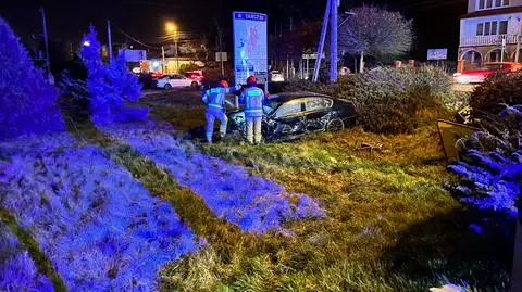 Zderzenie dwóch aut. Jedna osoba ranna, dwie "oddaliły się z miejsca zdarzenia"