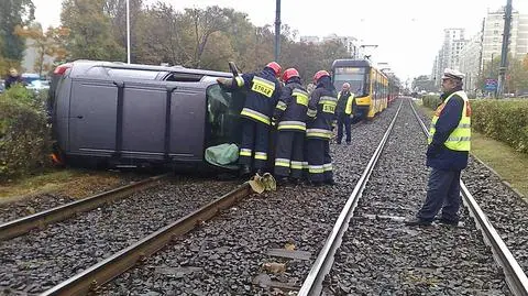 Wpadła w poślizg, zatrzymała tramwaje