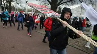 Związkowcy zbierają się na Torwarze