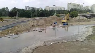 Zalany plac budowy / fot. Lech Marcinczak, tvnwarszawa.pl