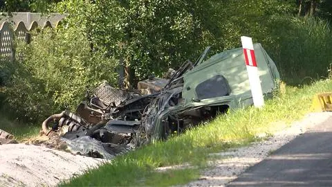 Zgnieciona kabina tira po wypadku na DK50 w Grębiszewie