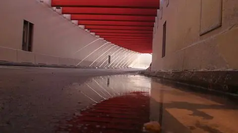 Tunel na lotnisko otwarty. Jest wąsko, trzeba zwolnić