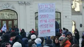 Protest KOD przed Pałacem Prezydenckim