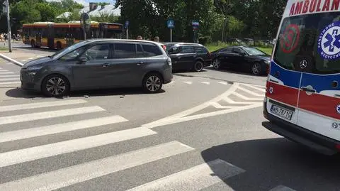 Wypadek w al. Lotników. Jedna osoba w szpitalu