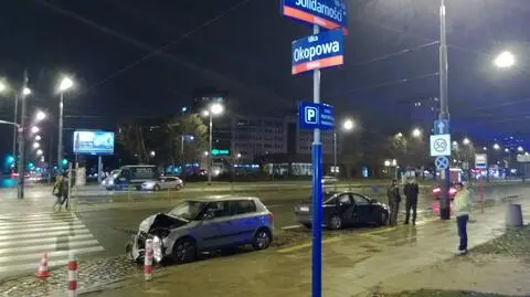 Volvo zderzyło się ze skodą na Kercelaku. "Ranna pasażerka"