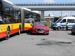 Infiniti zablokowało wyjazd z pętli Torwar 