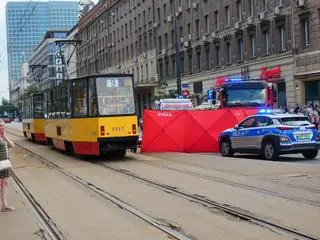 Nastolatka potrącona przez tramwaj na rondzie de Gaulle'a