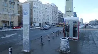 Nowy słup przystankowy w centrum