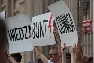 Protest "Gruntujemy Cnoty Niewieście"