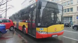 Mercedes wjechał w autobus