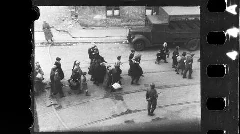 Strażak sfotografował płonące getto. Wyjątkowe klisze odnalezione po 80 latach