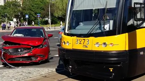 Auto zderzyło się z tramwajem na Marymonckiej
