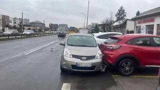 Kolizja samochodu osobowego i busa w Raszynie