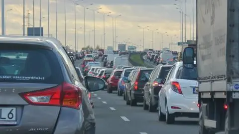S2 utknęła w korku. "Zderzenie sześciu aut"