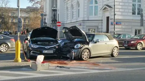 Zderzenie koło Zachęty. Autobusy na objazdach