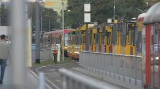 Uszkodzona sieć trakcyjna na Woli